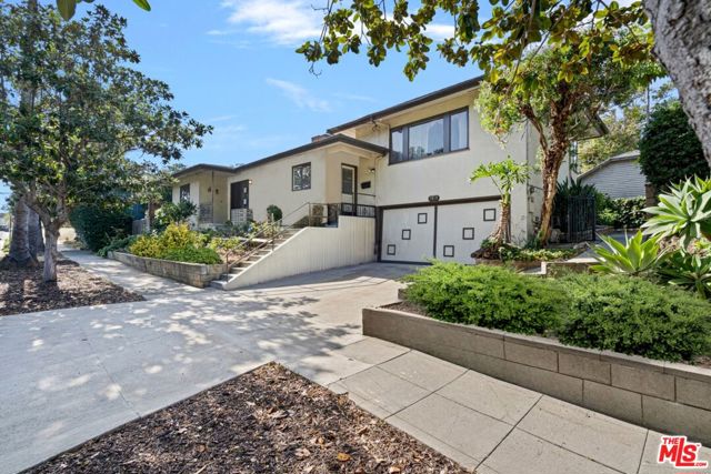 5010 Elmwood Avenue, Los Angeles, California 90004, 3 Bedrooms Bedrooms, ,2 BathroomsBathrooms,Single Family Residence,For Sale,Elmwood,24421751