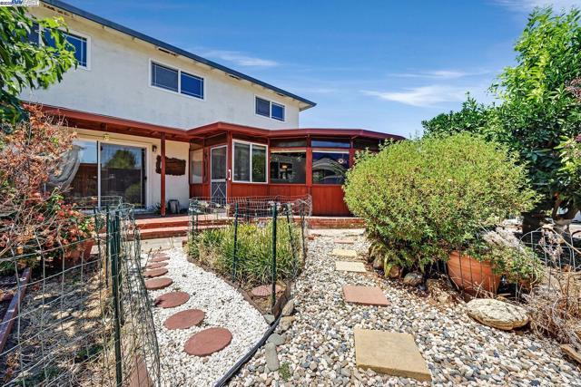 426 El Caminito, Livermore CA: https://media.crmls.org/mediaz/994918a8-bf19-4128-b1d0-5d15af8656b1.jpg