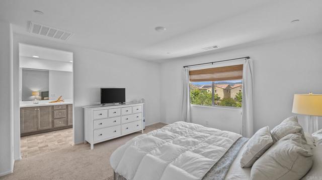 24008 Kestrel Court, Lake Elsinore CA: https://media.crmls.org/mediaz/9949326e-b86c-4440-a53a-075acc414d8d.jpg