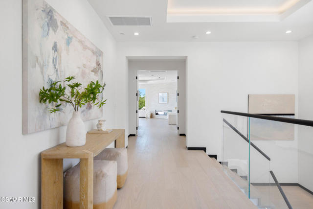 118 Giles Road, Lake Sherwood CA: https://media.crmls.org/mediaz/994959bd-6a53-4586-8809-1fd462ebe422.jpg