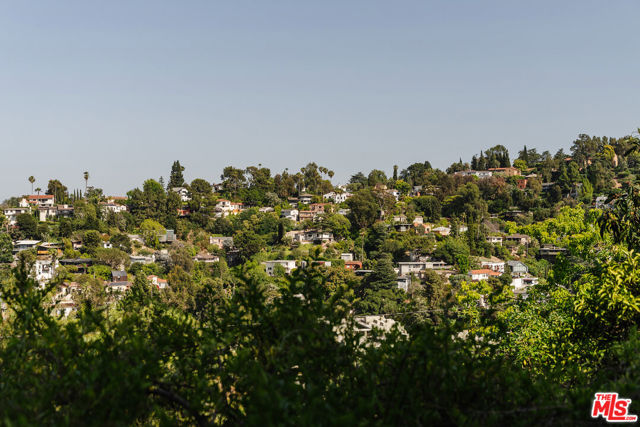 3744 Clayton Avenue, Los Angeles CA: https://media.crmls.org/mediaz/9949db2b-f6ad-4097-9a74-eb148348dfa8.jpg