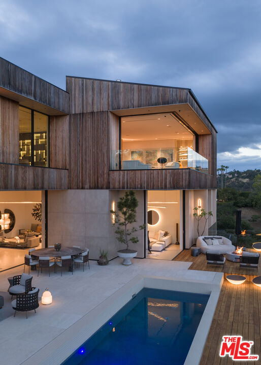 5 Bed Home for Sale in Los Angeles, California