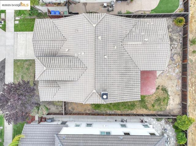 562 Douglas Drive, Brentwood CA: https://media.crmls.org/mediaz/994a3de9-42c8-4afe-a248-721280f5a00e.jpg