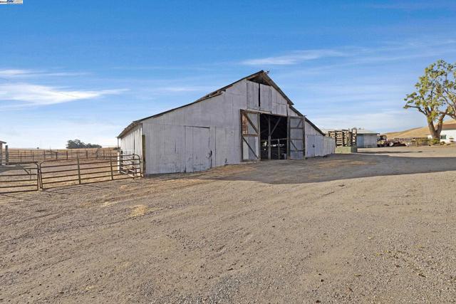 Image 14 of 59 For 4135 Vasco Rd