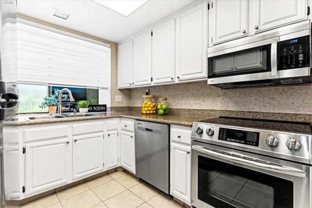 39903 Parada Street, Newark CA: https://media.crmls.org/mediaz/994a889a-0750-4151-87fb-69c01879c587.jpg