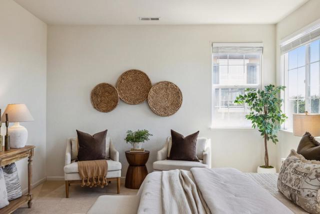 4276 Bay Crest Circle, Seaside CA: https://media.crmls.org/mediaz/994aa177-2582-4838-b296-81cab2bc3351.jpg