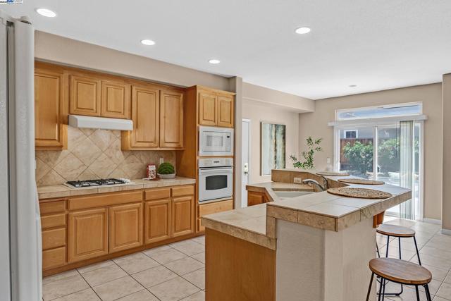 1304 Pyrenees St, Tracy CA: https://media.crmls.org/mediaz/994aa1ad-88be-493a-92e6-75592e199a16.jpg