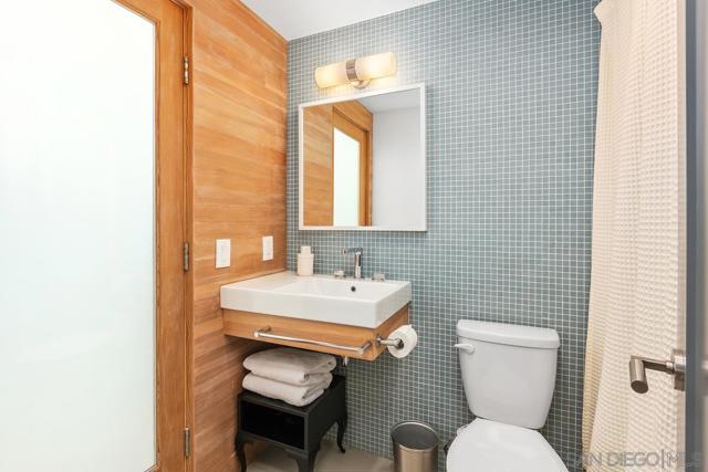 Image 19 of 40 For 4286 Merritt Boulevard