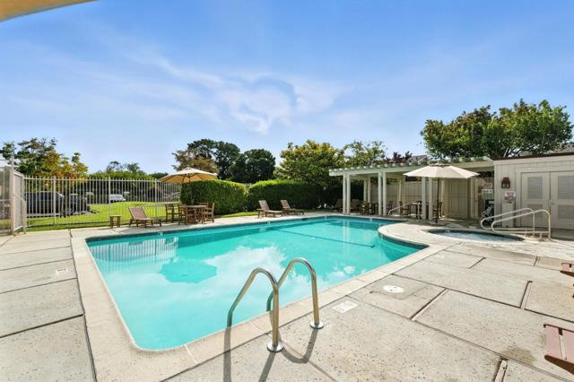 588 Marlin Court, Redwood City CA: https://media.crmls.org/mediaz/994b5b7b-1811-4763-bf45-b7e14034756c.jpg