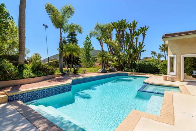 341 Pico De La Loma, Escondido CA: https://media.crmls.org/mediaz/994be09f-4032-4e4a-b849-2cef24d7e09f.jpg