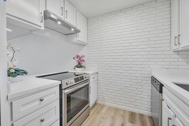 1731 Ellis St, Concord CA: https://media.crmls.org/mediaz/994bf483-1c5a-43b7-8a31-0e7aa5296263.jpg
