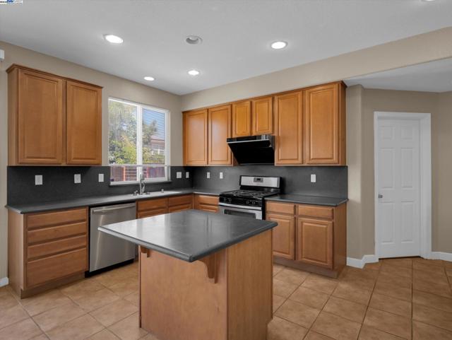 1413 Angus St, Patterson CA: https://media.crmls.org/mediaz/994cb9a2-c595-413b-b449-27714da1adc3.jpg