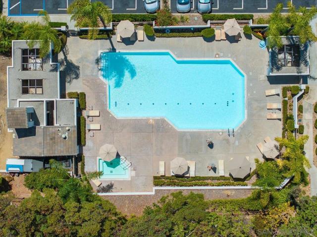 6340 Caminito Del Pastel, San Diego CA: https://media.crmls.org/mediaz/994ce64e-a07b-4c47-92b5-1a4e7b6015db.jpg