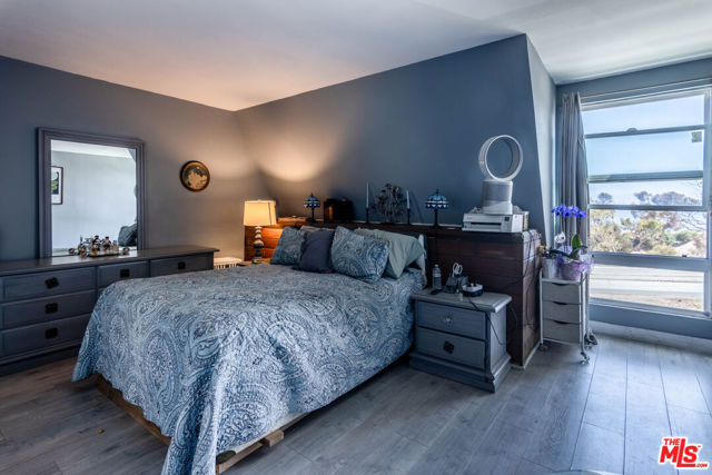 23901 Civic Center Way, Malibu CA: https://media.crmls.org/mediaz/994ceab8-083d-44c6-8dc7-3f07c45f3f4f.jpg