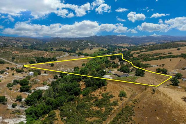 1250 E Old Julian Highway, Ramona CA: https://media.crmls.org/mediaz/994d7540-26c5-47e4-8717-1304639d6cc3.jpg