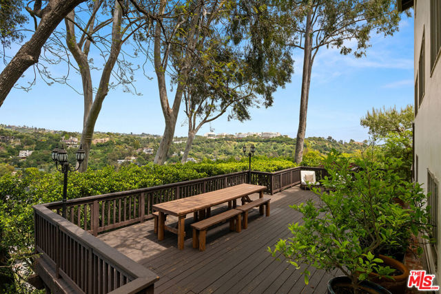 1018 N Tigertail Road, Los Angeles CA: https://media.crmls.org/mediaz/994d8208-cdcc-4925-b24d-e3ed1bbadbe4.jpg