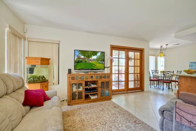 904 Robinwood Drive, Oceanside CA: https://media.crmls.org/mediaz/994d9eb7-83bc-439e-bcde-2fa385ccce44.jpg