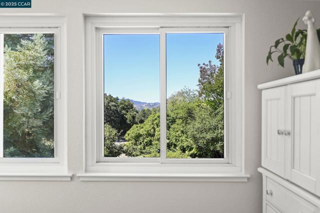 47 Kentfield Ct, Alamo CA: https://media.crmls.org/mediaz/994eef1e-6e14-42b4-8d05-3f0458882268.jpg