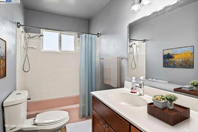 4105 Heyer Ave, Castro Valley CA: https://media.crmls.org/mediaz/994f1e3d-3285-4e9a-b1e5-cc1b7ed13d71.jpg