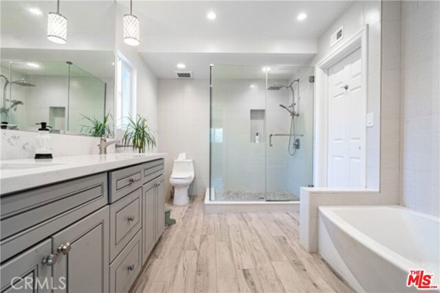 5714 El Canon Avenue, Woodland Hills CA: https://media.crmls.org/mediaz/994f200f-51b9-458d-b79a-7d077eeb0ed3.jpg