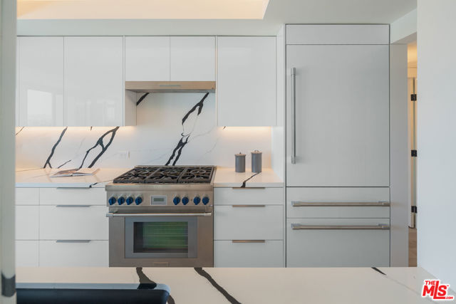 13600 Marina Pointe Drive, Marina del Rey CA: https://media.crmls.org/mediaz/994f23e9-3857-40fe-93a8-6d91b972108d.jpg