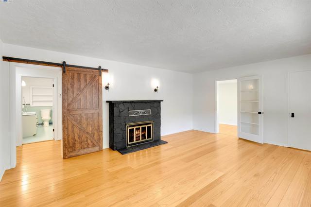 1069 Coombsville Rd, Napa CA: https://media.crmls.org/mediaz/994f4271-a590-4c73-ba0d-bab66cb3b508.jpg