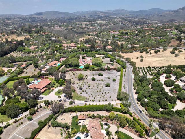 18220 Via De Fortuna, Rancho Santa Fe CA: https://media.crmls.org/mediaz/994f6da8-8cf1-4008-bfd4-ac904de46ae8.jpg