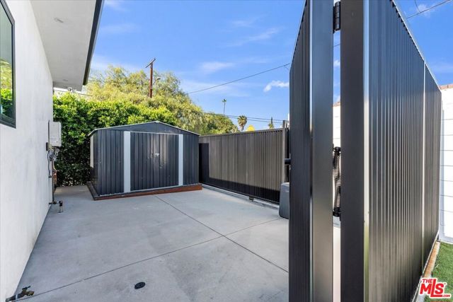 5456 Hazeltine Avenue, Sherman Oaks CA: https://media.crmls.org/mediaz/994f7cd6-8d78-4c87-af8f-a92585b8249e.jpg