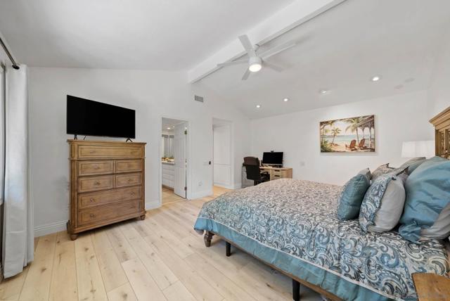 17221 Cloudcroft Dr, Poway CA: https://media.crmls.org/mediaz/994fdce7-91f6-4093-8a06-73d3eadf8142.jpg