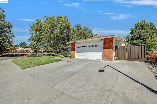 2802 Jones Gate Ct, Pleasanton CA: https://media.crmls.org/mediaz/994ffe88-4430-4fca-8600-bb6dea7e16ad.jpg