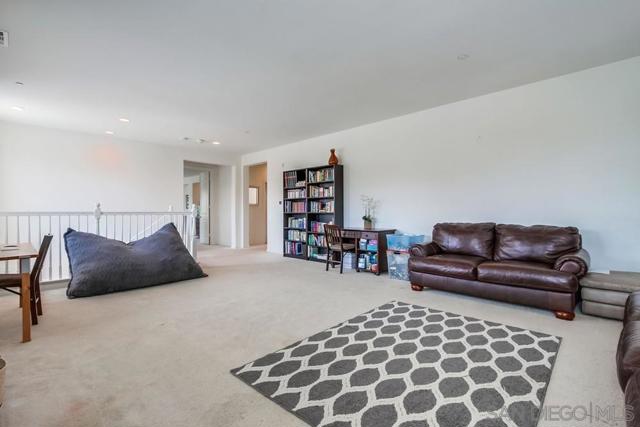 908 Hydra Ct, San Marcos CA: https://media.crmls.org/mediaz/995013b0-00c7-41dc-b85b-24ab9cc3796d.jpg