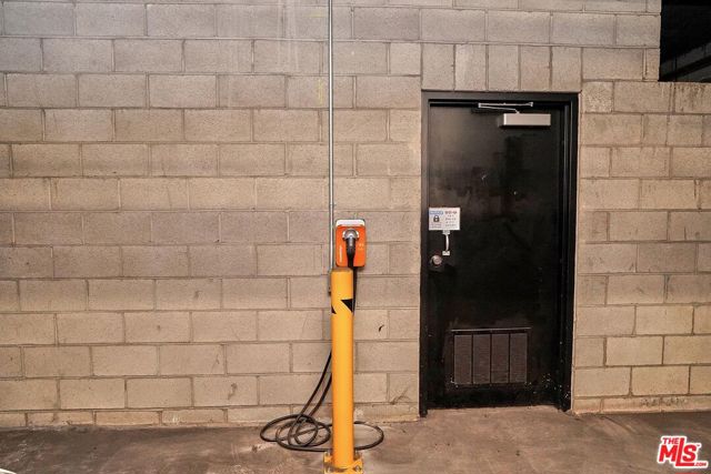 1401 S St Andrews Place, Los Angeles CA: https://media.crmls.org/mediaz/99503a19-d193-4a08-a9a1-e6797f0b5227.jpg
