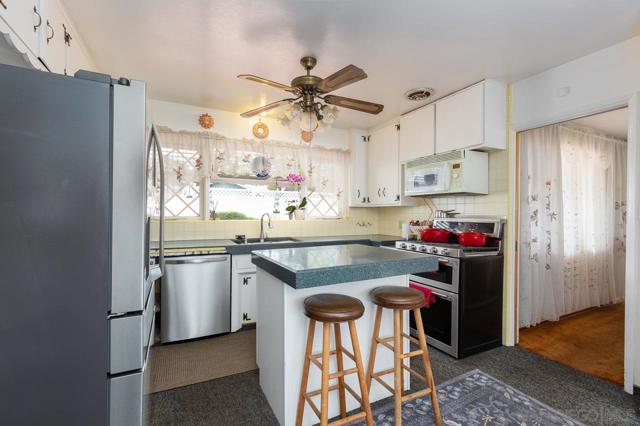 874 Hacienda Drive, El Cajon CA: https://media.crmls.org/mediaz/99507553-d1d1-4a81-9d4f-1e01de5b060f.jpg