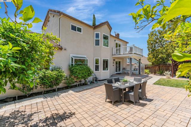 483 Becado Place, Fremont CA: https://media.crmls.org/mediaz/995076a1-91b9-4d4d-b250-b068ac746242.jpg