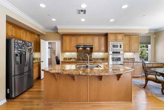 10286 Walnutdale St, San Diego CA: https://media.crmls.org/mediaz/9950b17e-9367-4b18-96e4-238791fd60fb.jpg