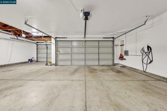 4020 Westminster Pl, Danville CA: https://media.crmls.org/mediaz/9950c257-bd0f-4569-98e3-3e8196d046c5.jpg