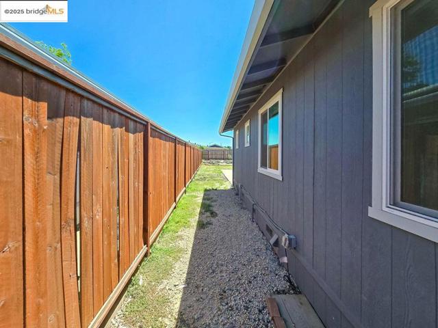 4585 Summer St, Olivehurst CA: https://media.crmls.org/mediaz/99510160-c94e-4a46-a569-7718fef392c2.jpg