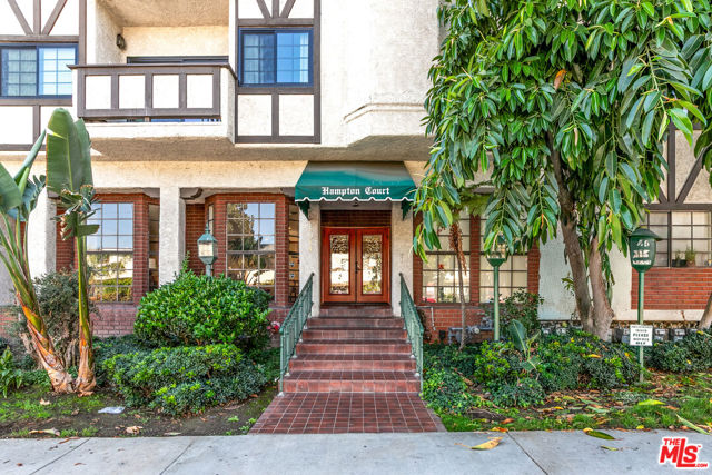 17914 Magnolia Boulevard, Encino CA: https://media.crmls.org/mediaz/995158dc-17e2-405e-bede-27562268a8d8.jpg