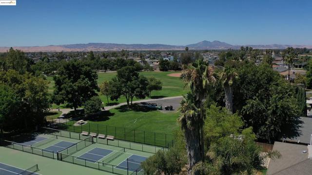 435 Discovery Bay Blvd, Discovery Bay CA: https://media.crmls.org/mediaz/995164ba-f1b1-4e76-881b-9aab11ccdaae.jpg