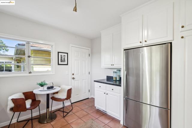 1025 Creston Rd, Berkeley CA: https://media.crmls.org/mediaz/9951ab18-8e6d-4c30-90d2-dd2facb5e1f8.jpg