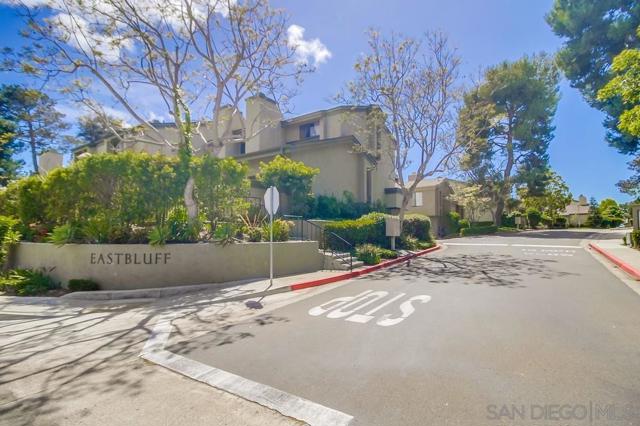 3319 Caminito Eastbluff, La Jolla CA: https://media.crmls.org/mediaz/9952211e-618f-445c-9f83-f25dbd6c163c.jpg