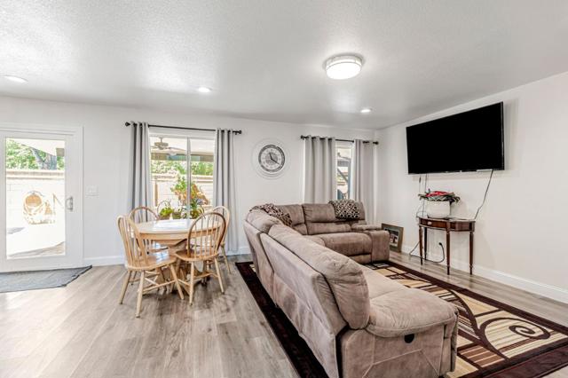 615 Heron Drive, Los Banos CA: https://media.crmls.org/mediaz/9952236b-6d49-4569-a1e4-a41bf9de9a49.jpg