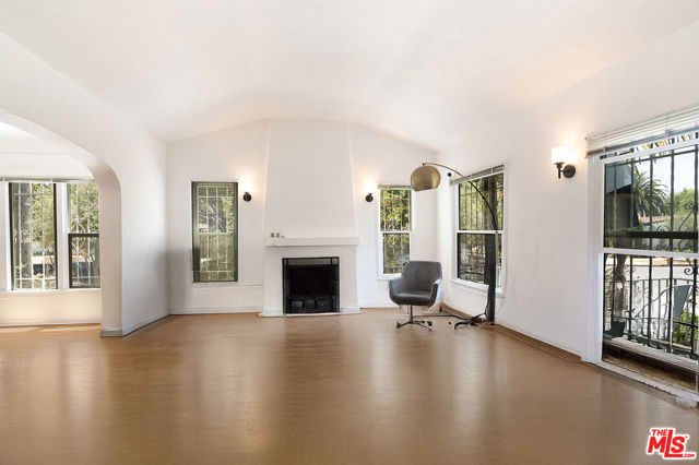 500 N Alta Vista Boulevard, Los Angeles CA: https://media.crmls.org/mediaz/9952ca2b-d83d-4920-837d-712479b10807.jpg