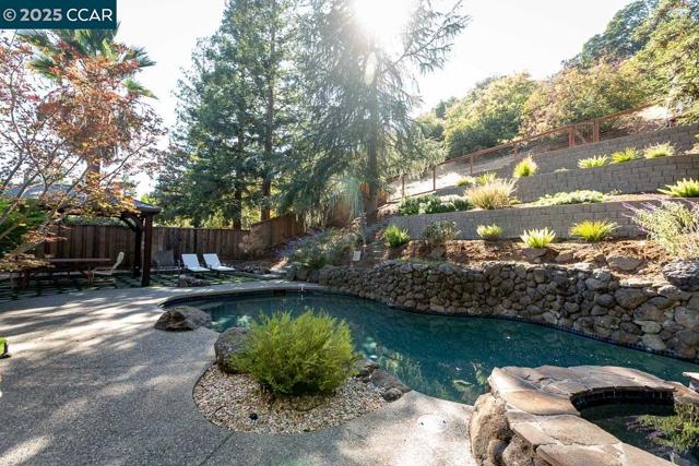 311 Valley High Dr, Pleasant Hill CA: https://media.crmls.org/mediaz/99533519-4c21-4284-9e88-4da3cd8ef641.jpg