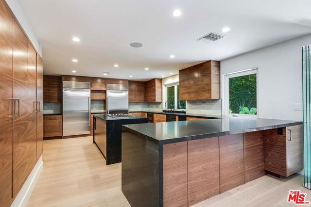 3201 Viola Place, Marina del Rey CA: https://media.crmls.org/mediaz/9953d1cb-4c0b-4a46-aff6-7fcddef91564.jpg