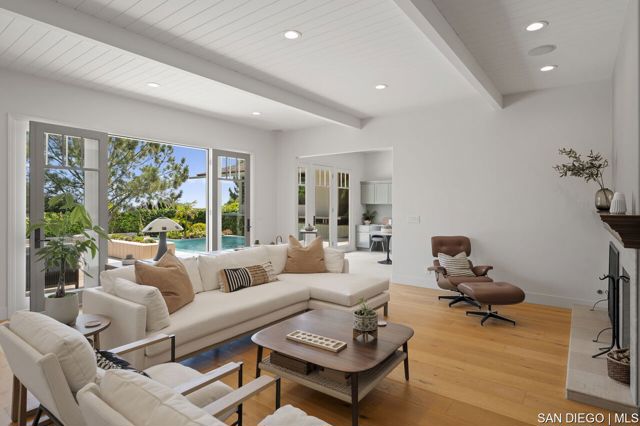 5931 Citadel CIR, La Jolla CA: https://media.crmls.org/mediaz/9953d418-ff28-4018-83e8-ed519454d8cc.jpg