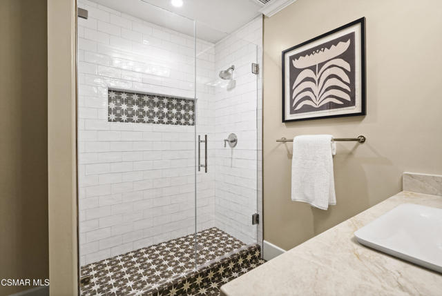 1658 La Granada Drive, Thousand Oaks CA: https://media.crmls.org/mediaz/99542739-394a-4528-b4cd-575fb23d316e.jpg