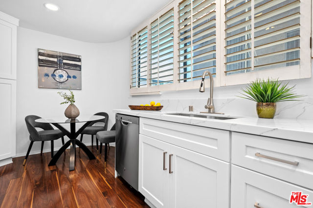 11982 Kiowa Avenue, Los Angeles CA: https://media.crmls.org/mediaz/9954508d-802d-4b49-9efd-efdbeeaa7564.jpg