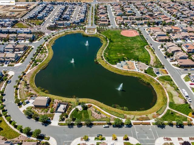 112 Willowrun Way, Oakley CA: https://media.crmls.org/mediaz/99545ee6-7a29-49f0-99b4-97bfe2d6b6f3.jpg