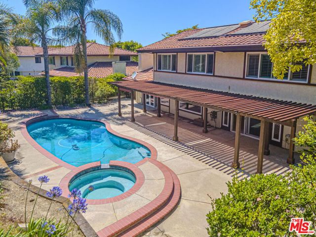 3926 Corte Cancion, Thousand Oaks CA: https://media.crmls.org/mediaz/9954e598-36cc-4a66-a4bf-516cd69f1221.jpg